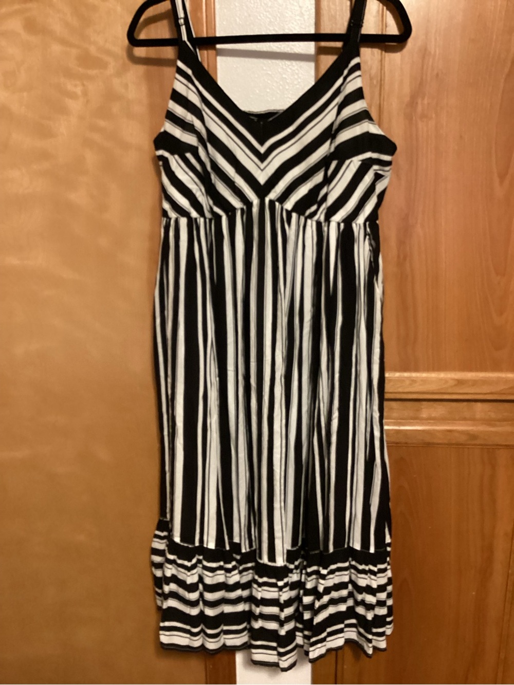 Torrid Black & White Striped Challis Tiered Midi Dress, size 00 (10), NWT